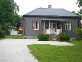 Familje vänlig villa belägen 800m från österport.