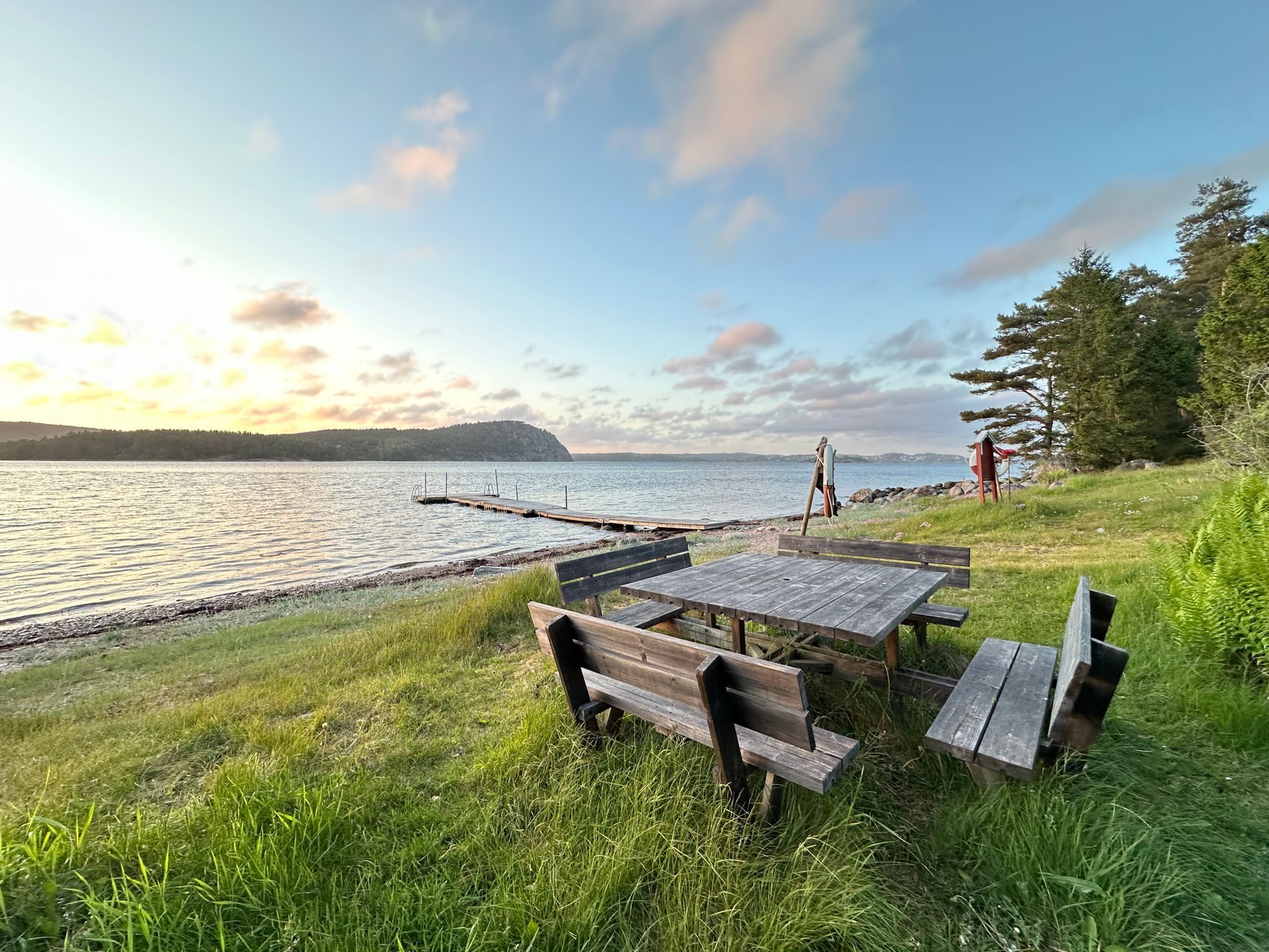 CHARMIGT SKÄRGÅRDSHUS MED GLASVERANDA & BASTU! – bild 4 av 20