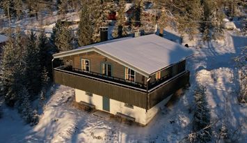 Stor stuga med skidläge och fjällutsikt