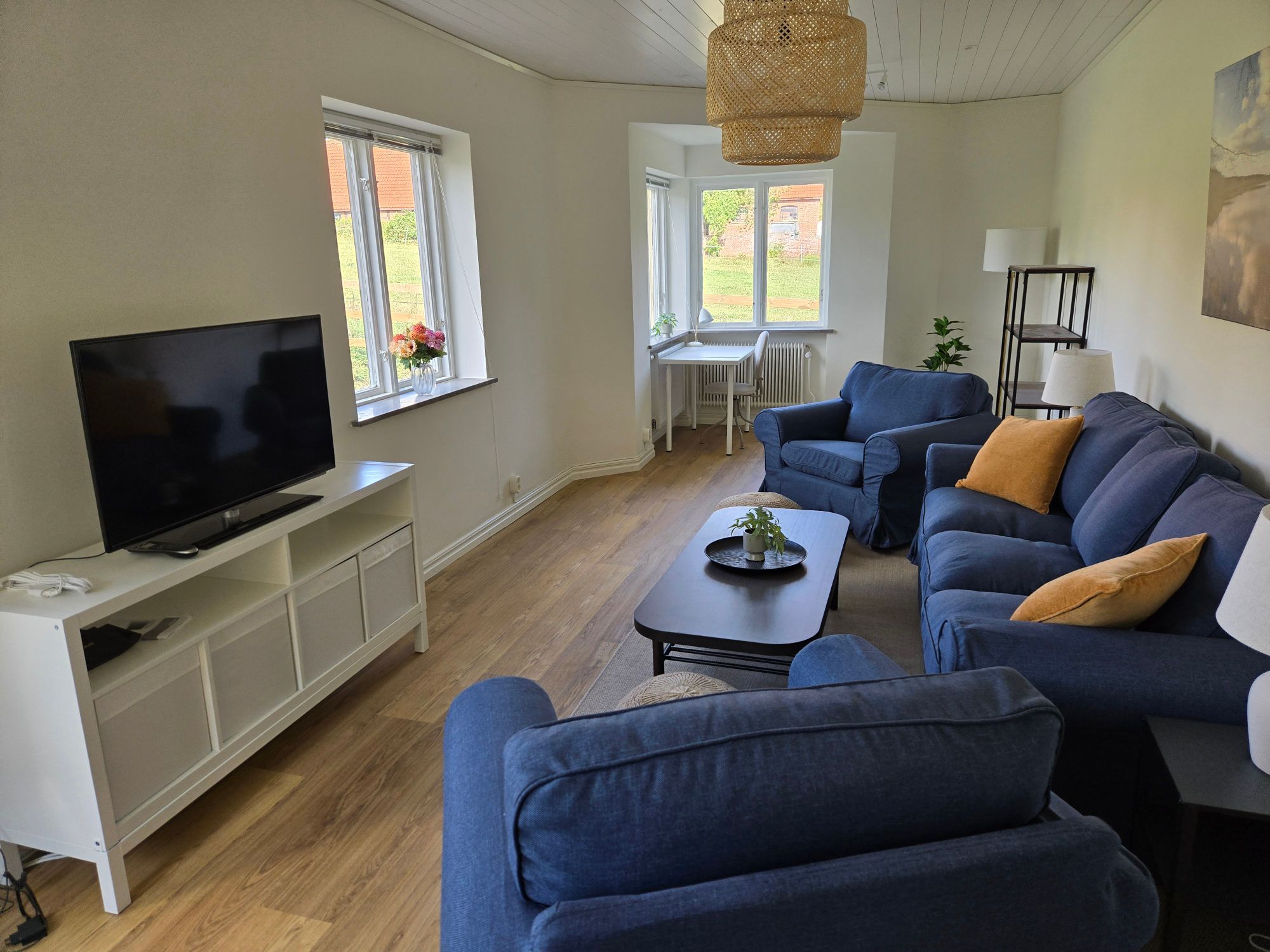 Nyrenoverad bostad i slottsmiljö – bild 4 av 11