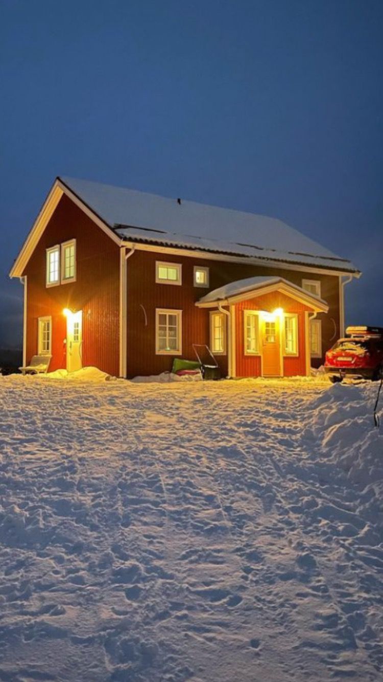 Fristående hus i Klövsjö by