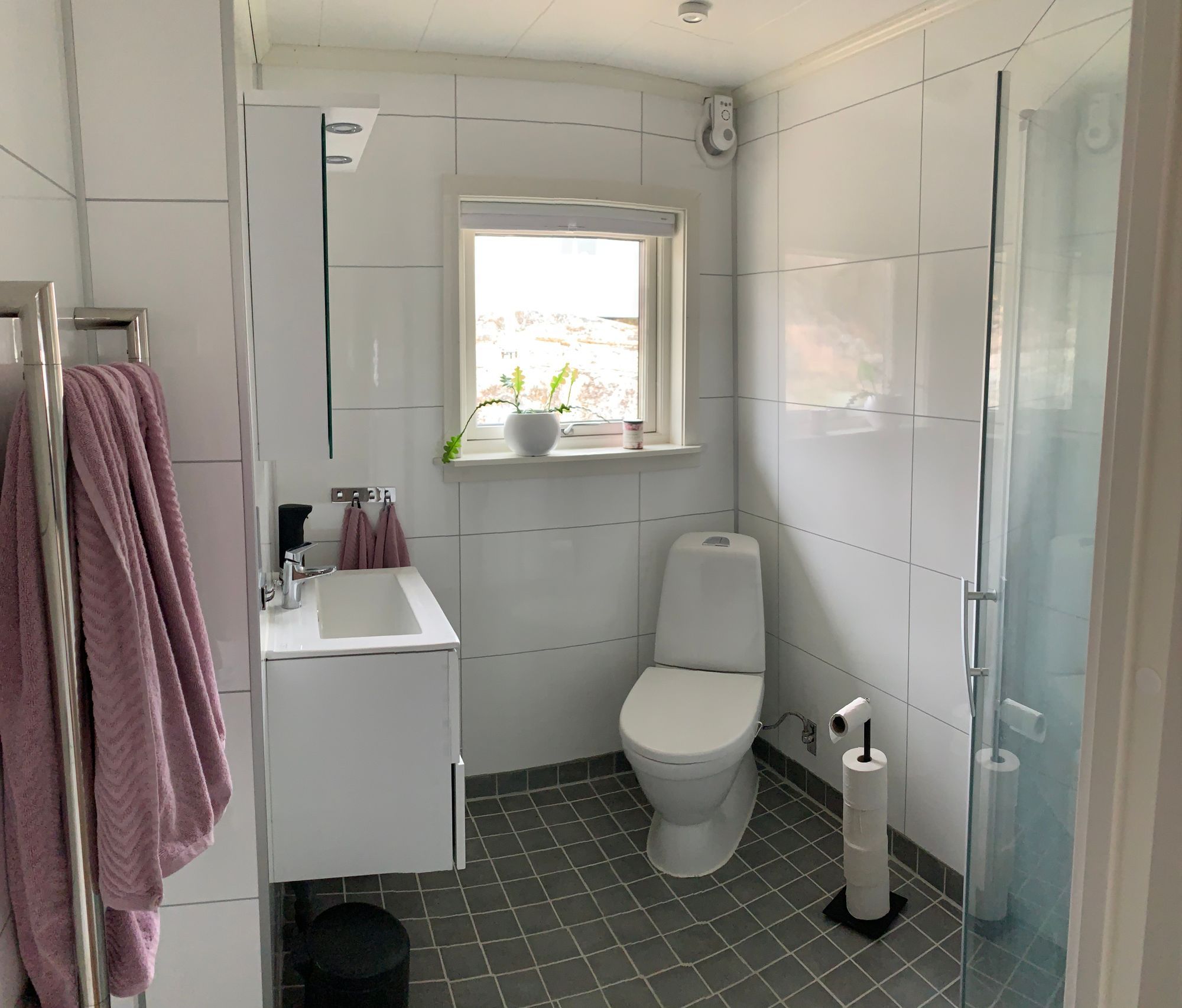 Havsnära fritidshus med mysig atmosfär. – bild 4 av 10