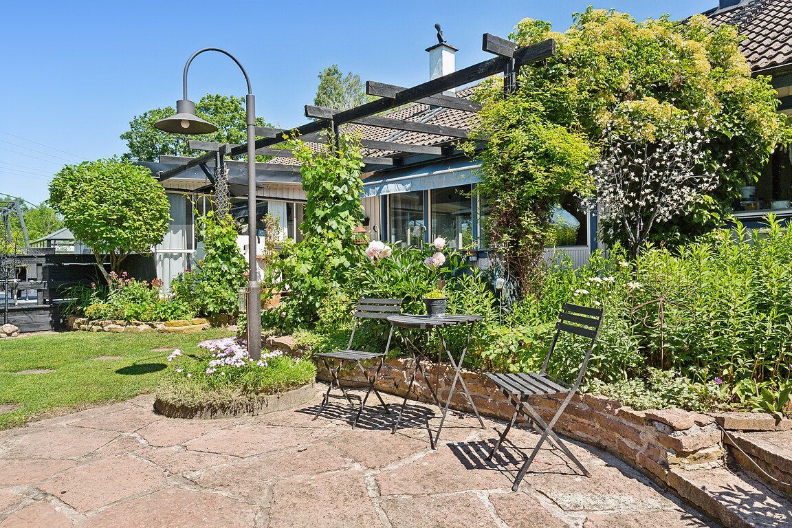 Mysig stuga nära natur och bad – bild 5 av 6