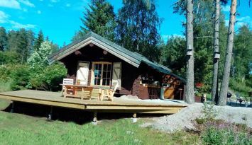 Sjöstuga m. bastu, badtunna, båtar