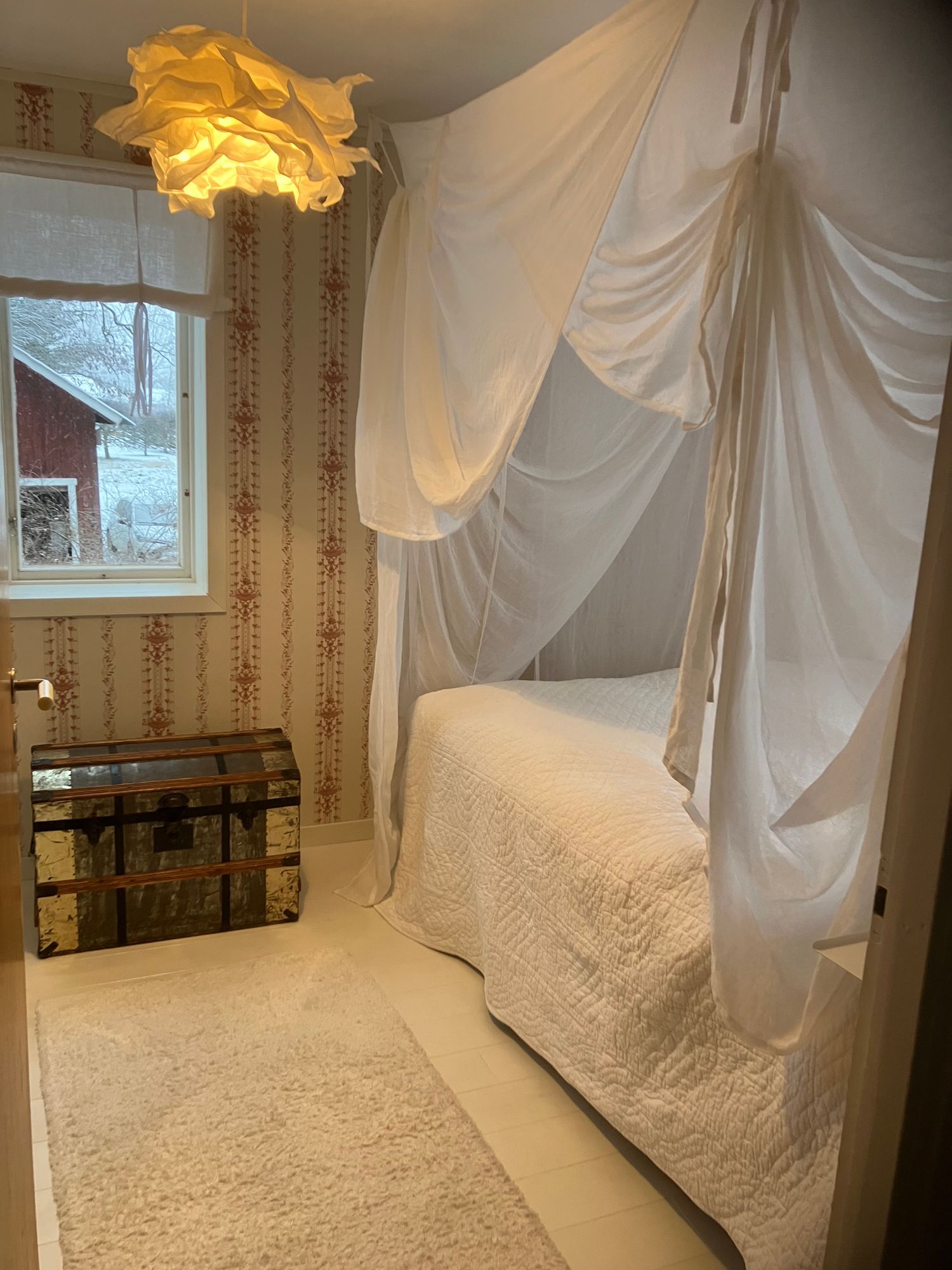 Stuga i gammal dalaby med sjötomt. – bild 5 av 24