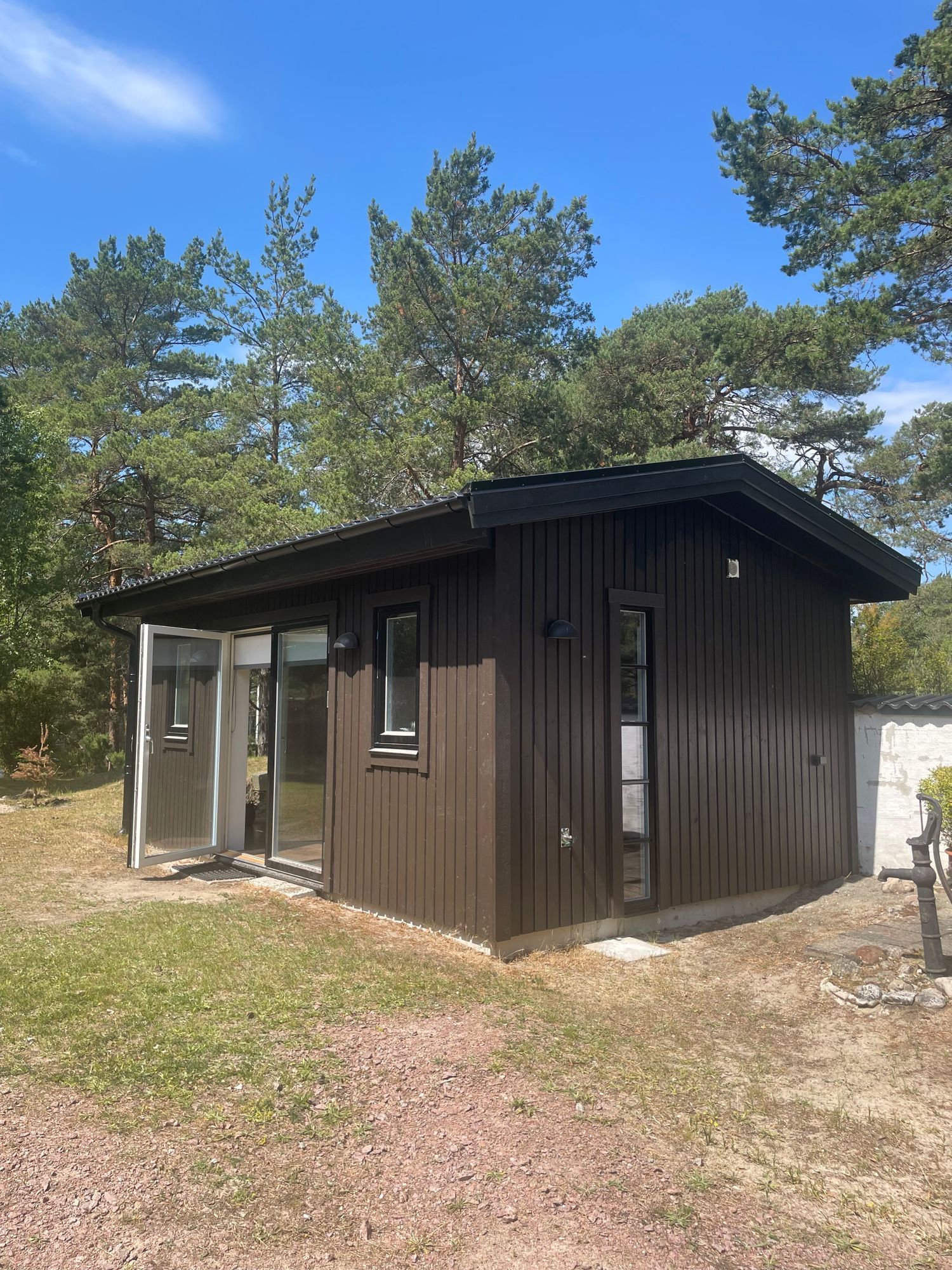 Stuga på Äspet med närhet till sandstrand – bild 16 av 19