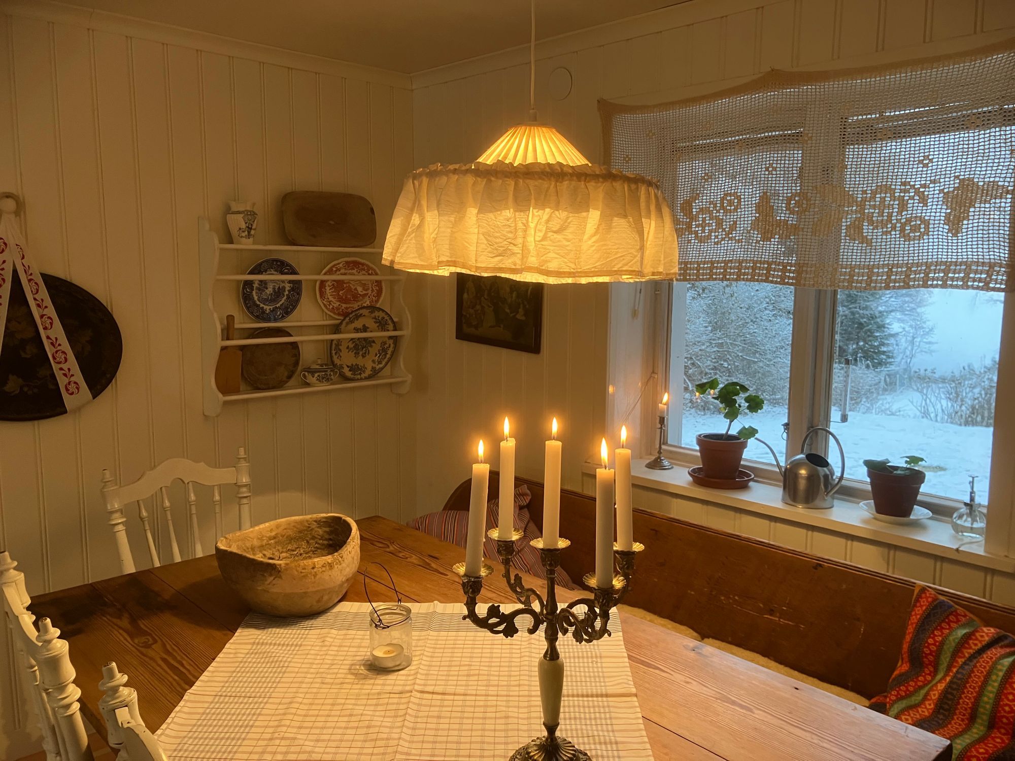 Stuga i gammal dalaby med sjötomt. – bild 21 av 24
