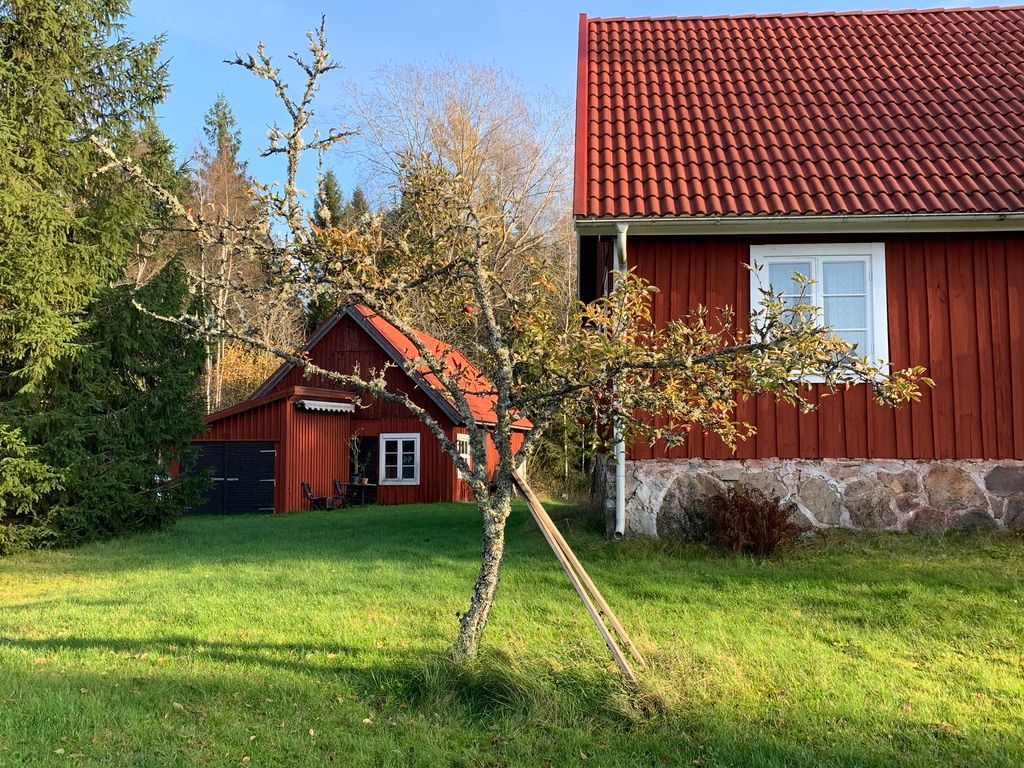 Torp från slutet på 1800-talet i Skånska skogarna – bild 2 av 18