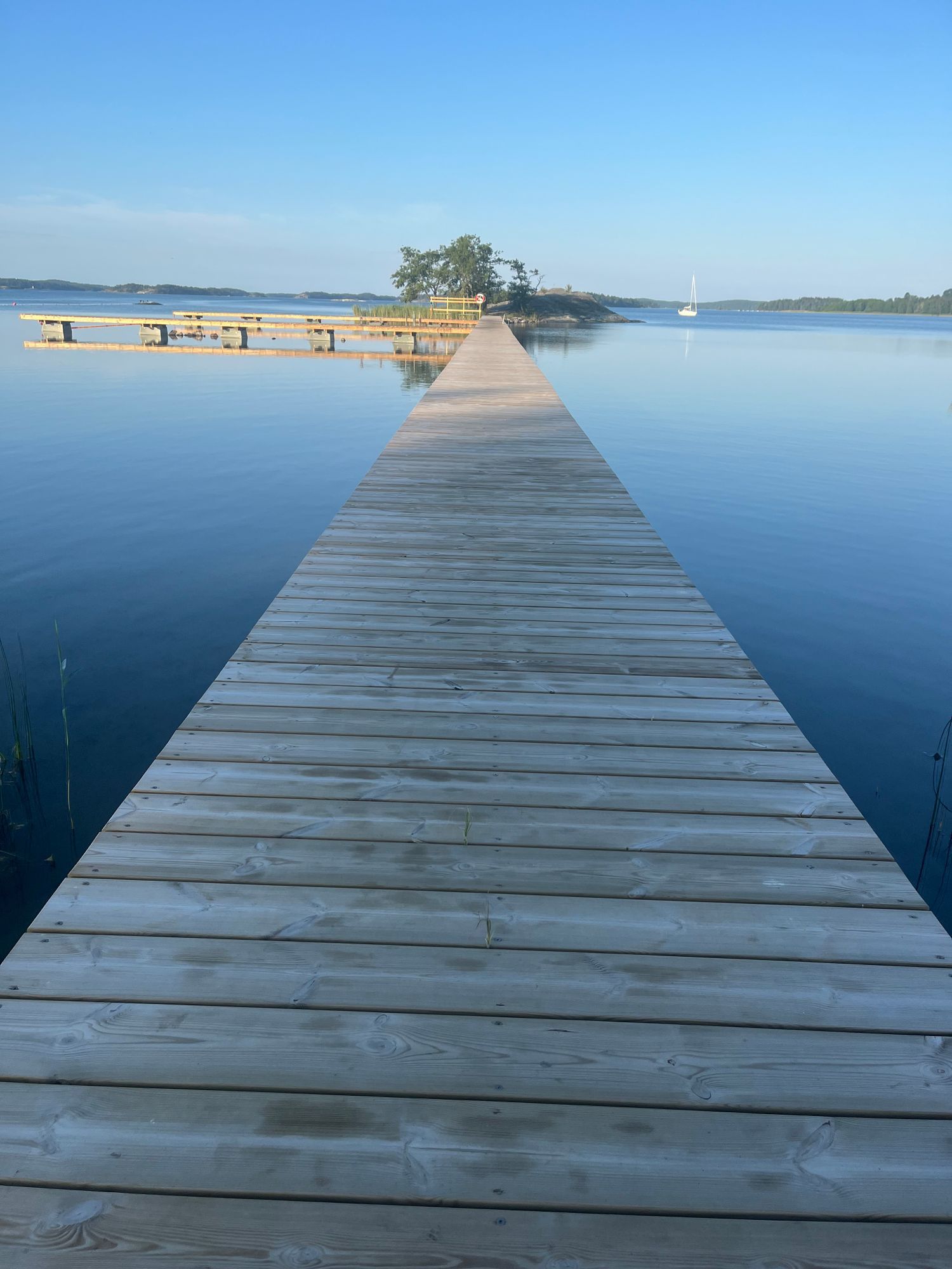 Modern, havsnära sommaroas på idylliska Dalarö – bild 4 av 11