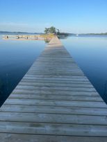 Modern, havsnära sommaroas på idylliska Dalarö