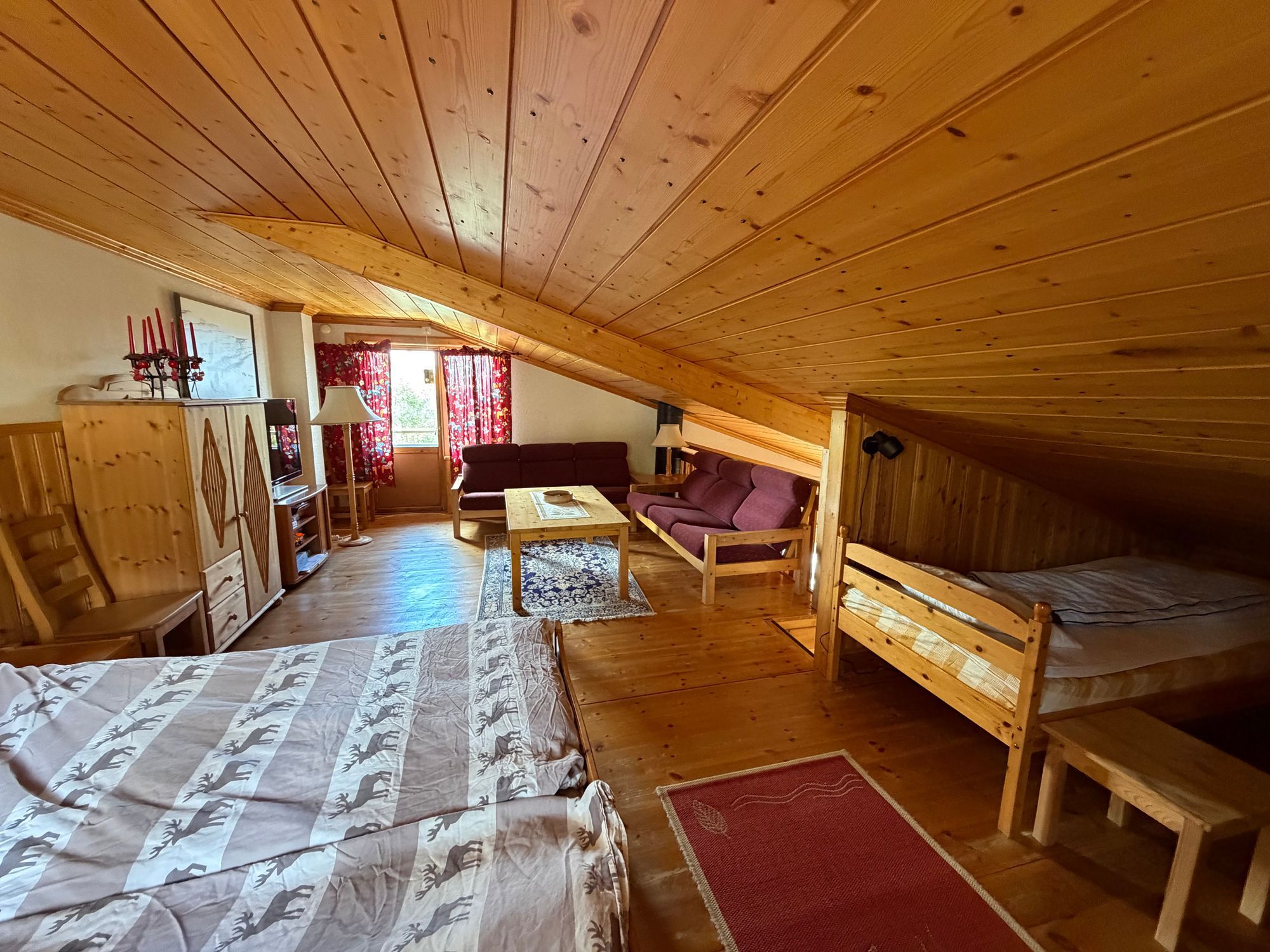 Idre fjäll! Mitt i backen ski in ski out. HUS A – bild 10 av 18