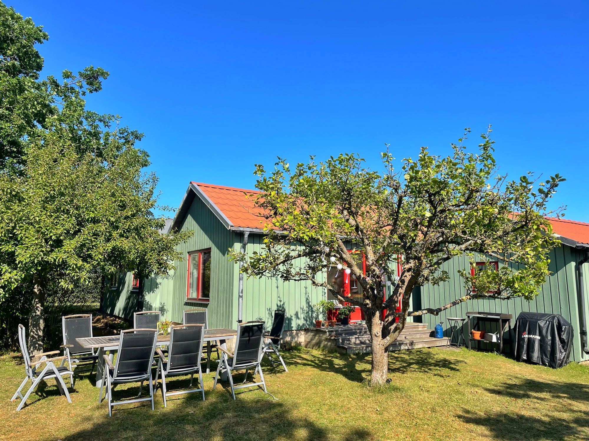 Havsnära hus i Ronehamn på Gotland – bild 3 av 24