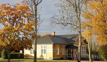Gula Paviljongen vid sjön Båven