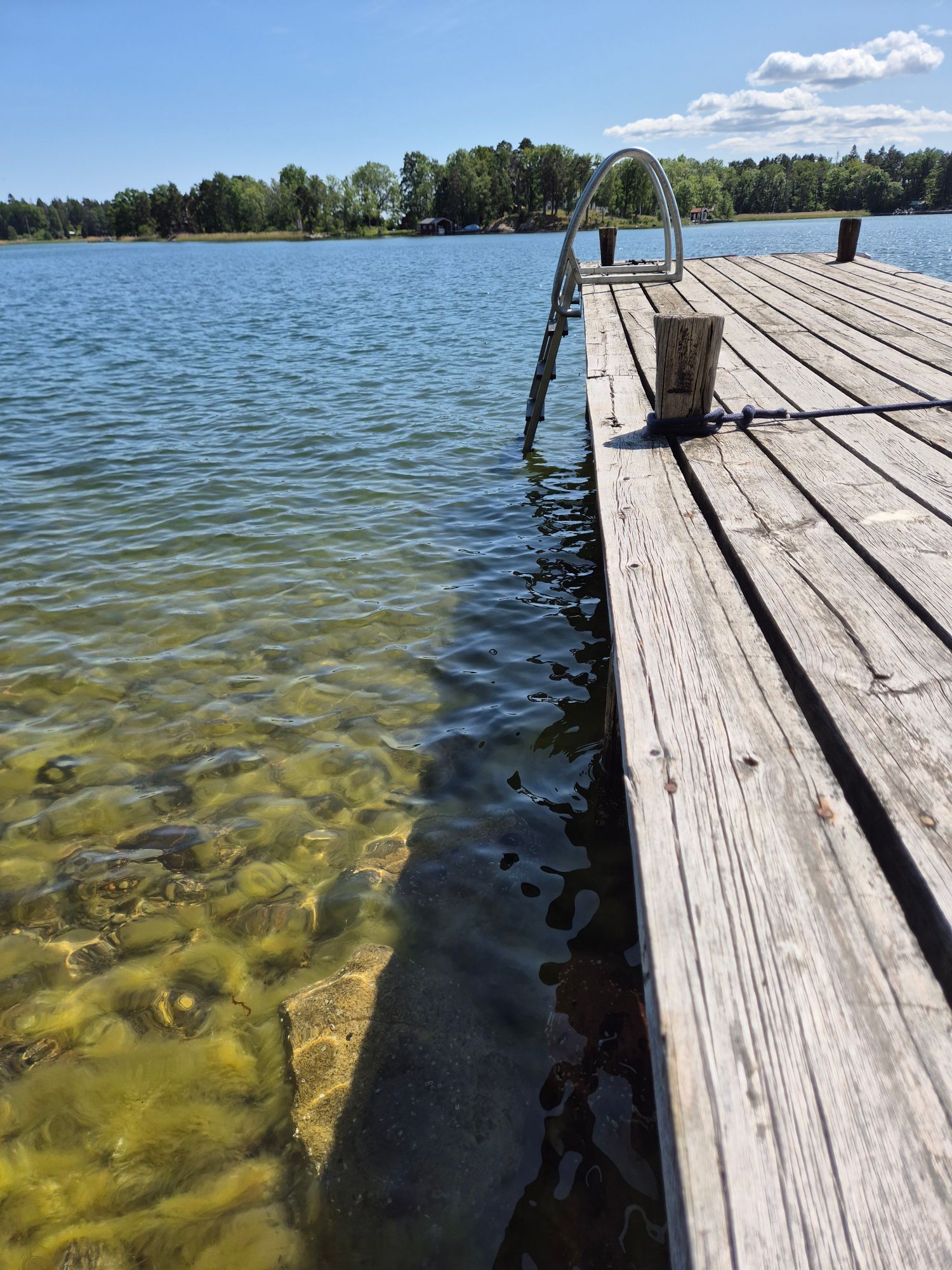Enkel skärgårdsstuga med sjötomt och egen brygga. – bild 16 av 24