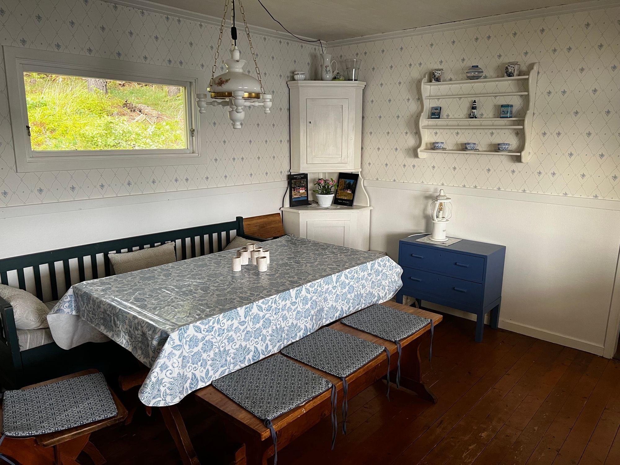 Enkel skärgårdsstuga med sjötomt och egen brygga. – bild 3 av 24