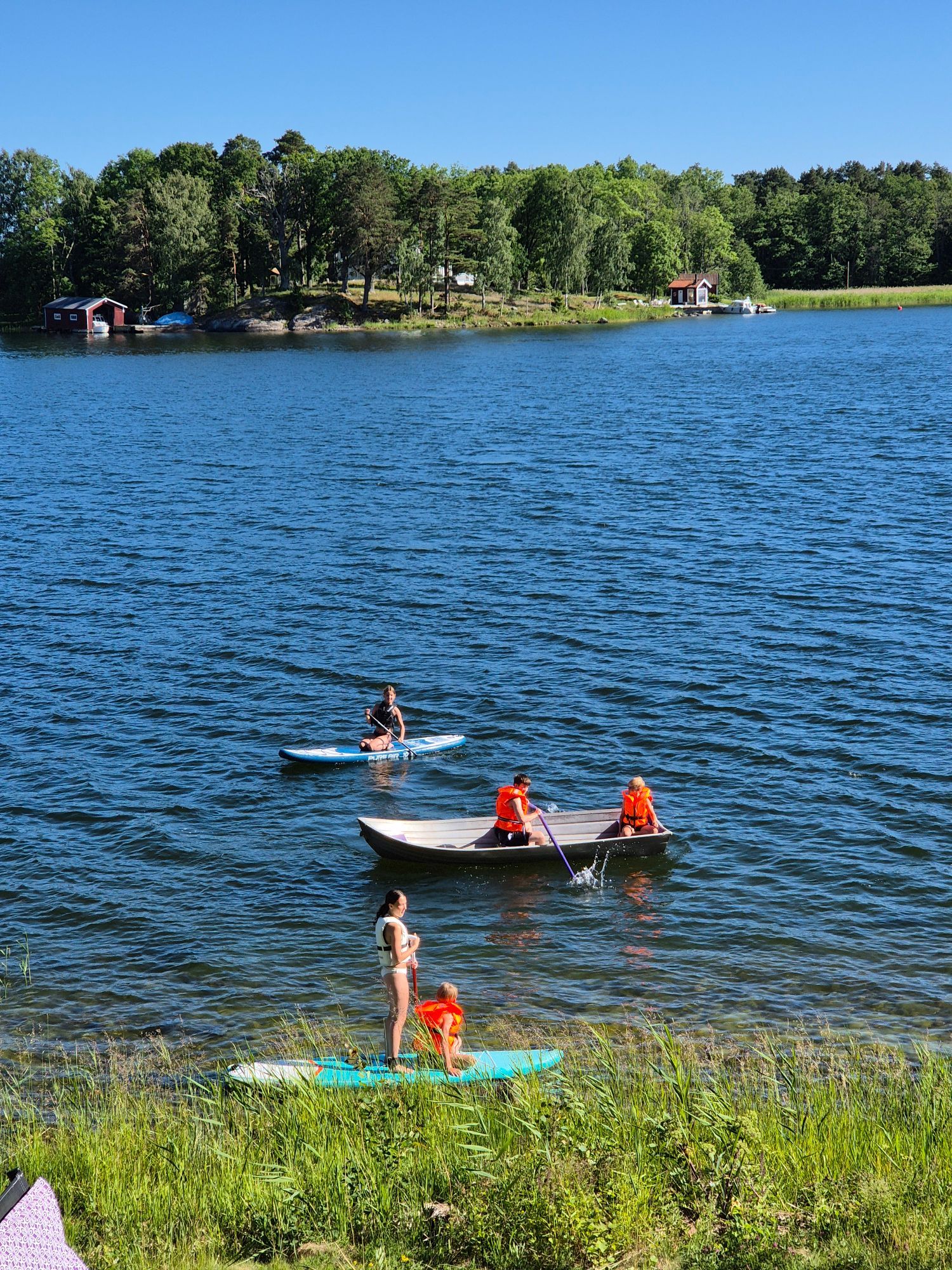 Enkel skärgårdsstuga med sjötomt och egen brygga. – bild 19 av 24