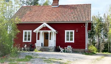 Sommarhus med avskilt läge i Julita |SE14028
