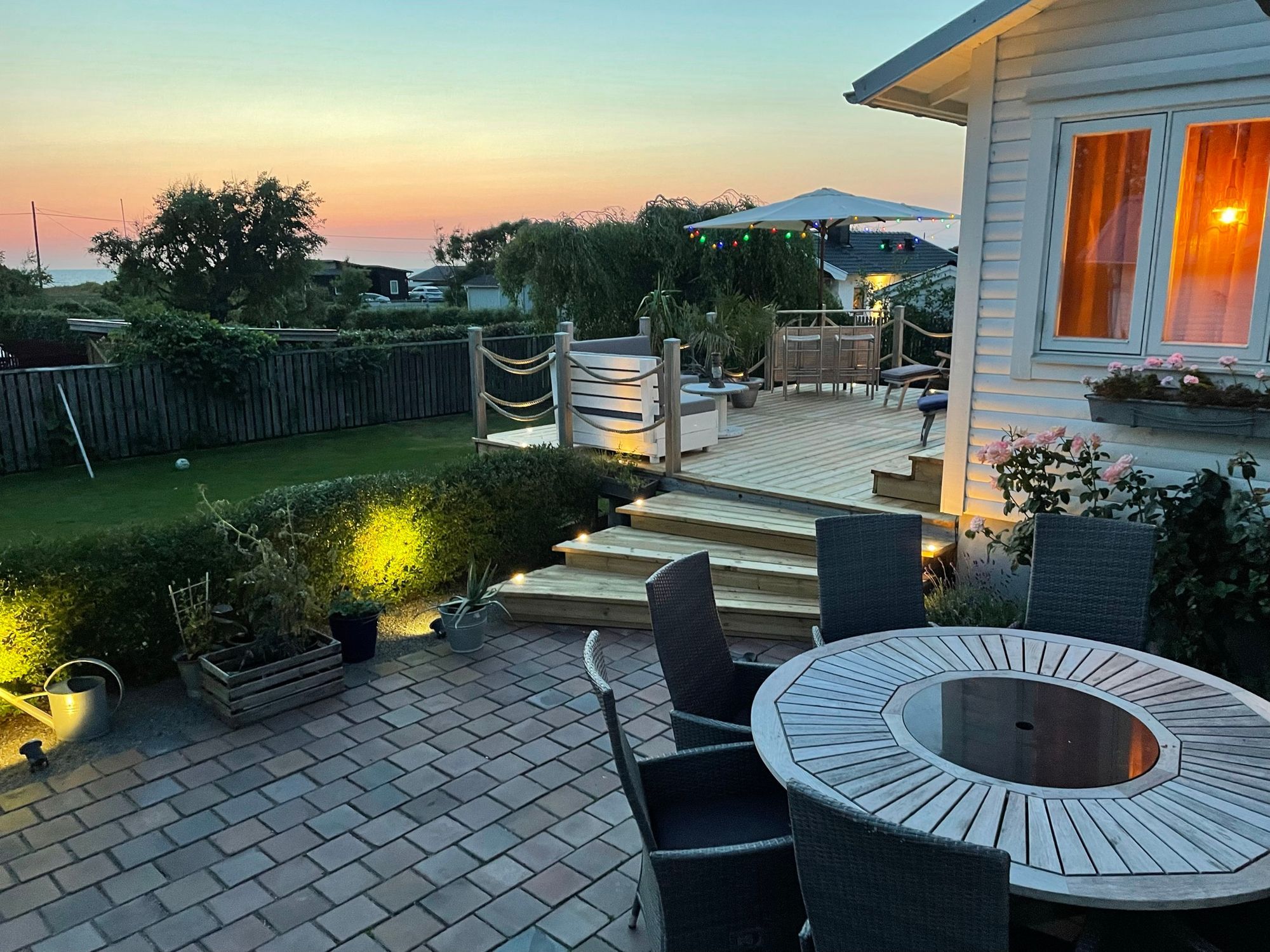 Stort strandnära sommarhus med härlig trädgård – bild 12 av 24