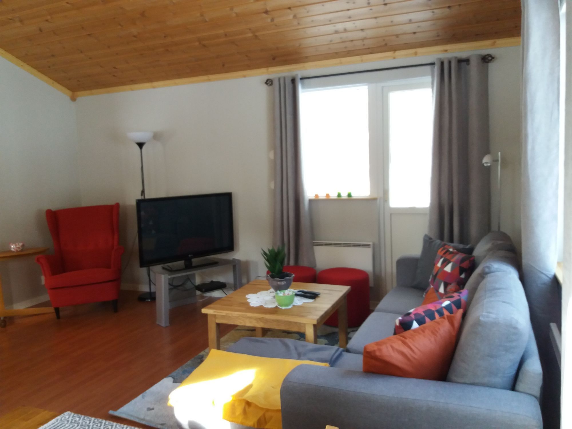 Modern stuga 4+2 bäddar i lugnt område, Björnrike – bild 4 av 8