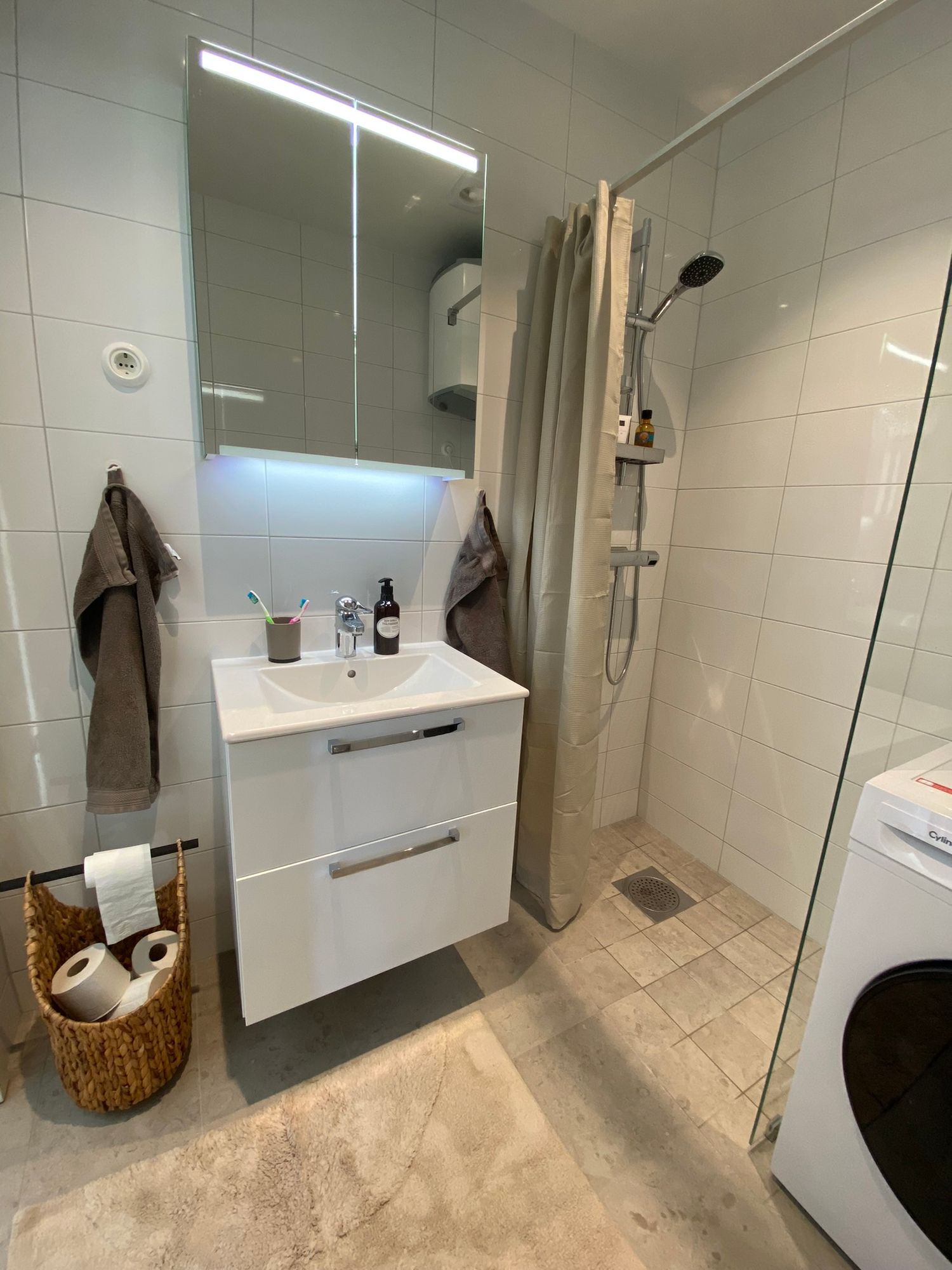 Drömläge i nytt gavelradhus med 2 min strand & hav – bild 6 av 24