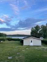 Stuga vid badplats - perfekt för lilla familjen!