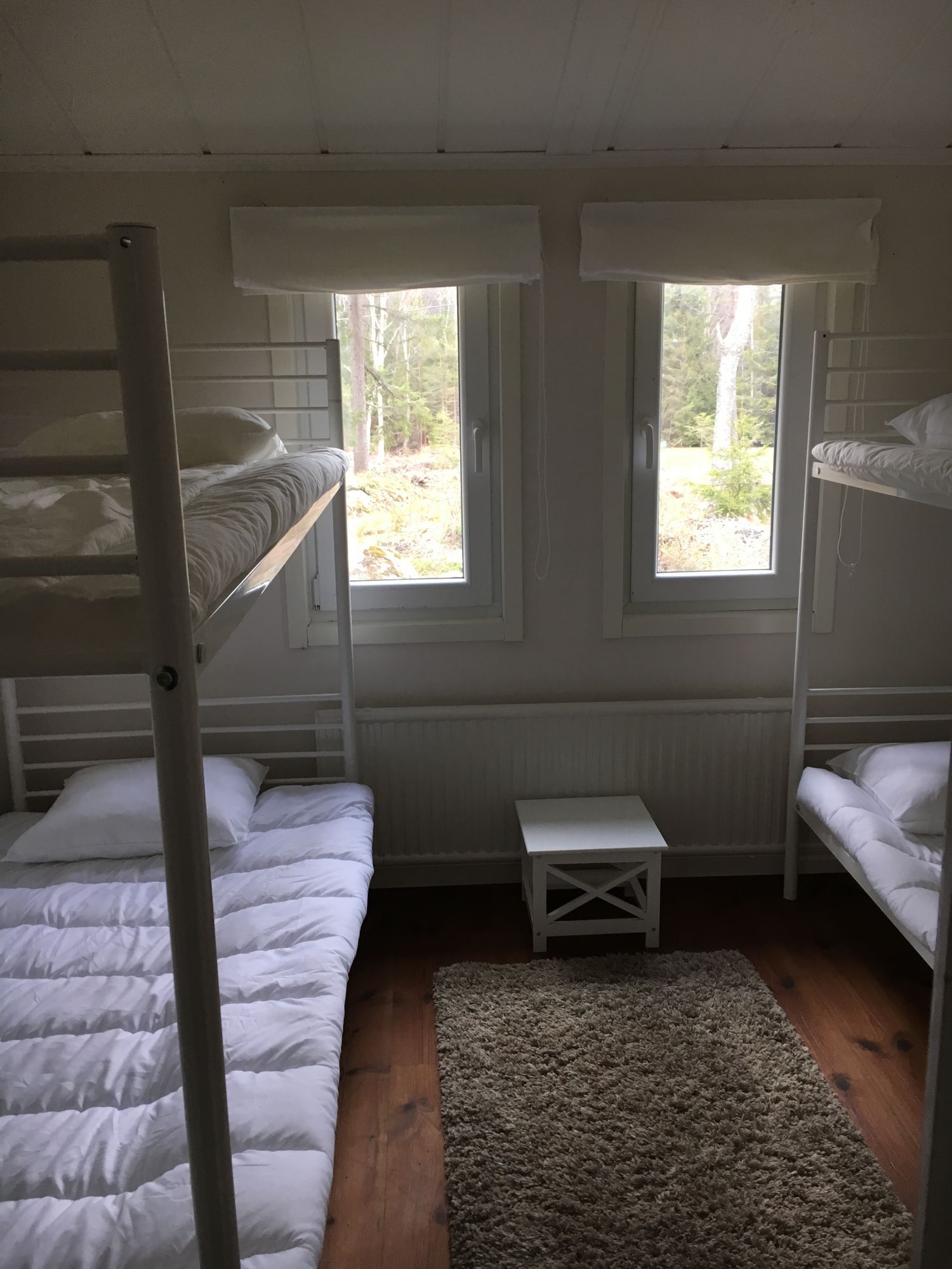 Modernt fritidshus nära hav och sandstrand. – bild 13 av 14