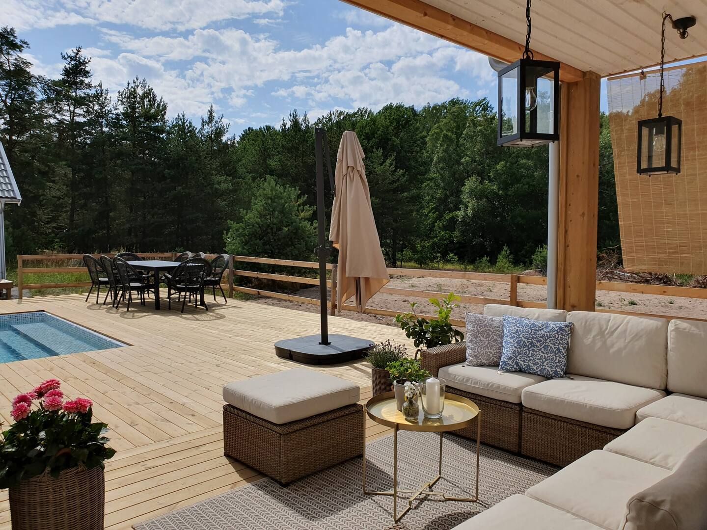 Nybyggt hus med pool i naturskönt område – bild 17 av 24