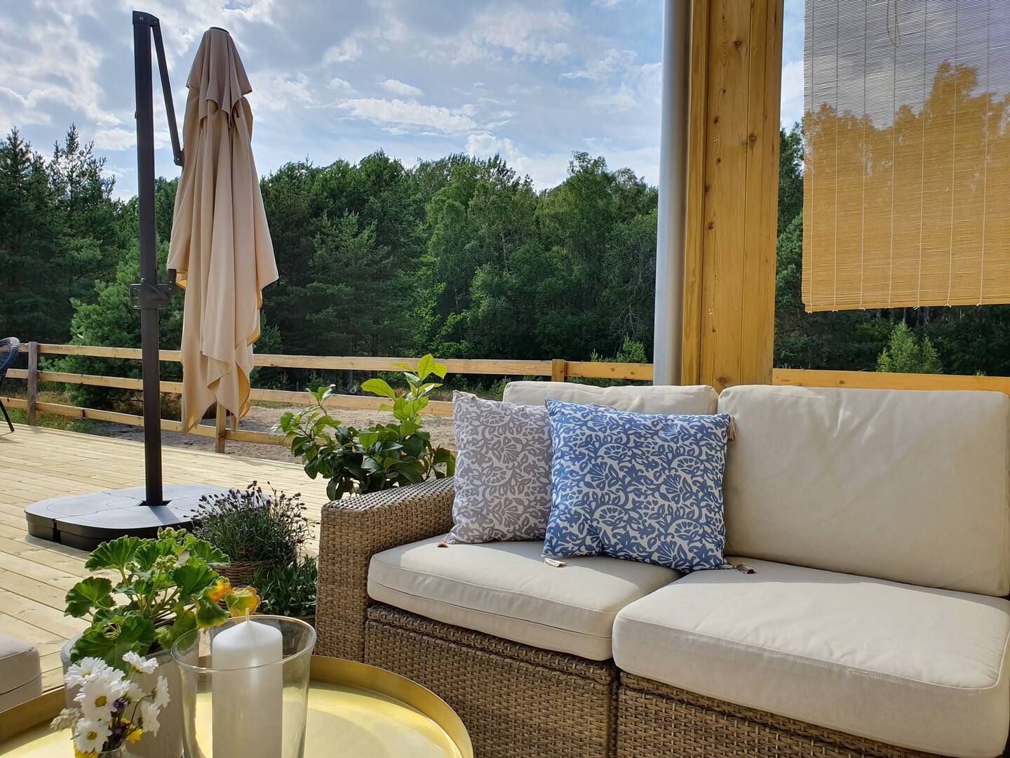 Nybyggt hus med pool i naturskönt område – bild 18 av 24