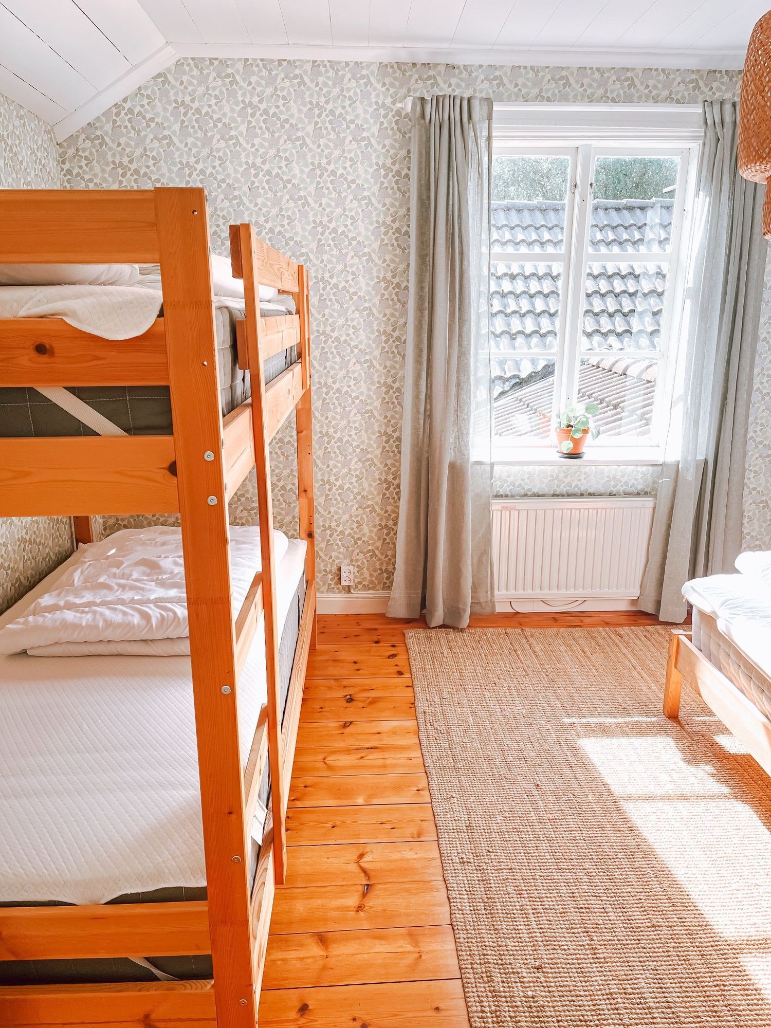 Lantlig pärla med bastu, spabad och naturnära läge – bild 20 av 24
