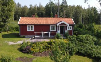 Stuga vid sjön Stora Kedjen på Norra Brickens B&B