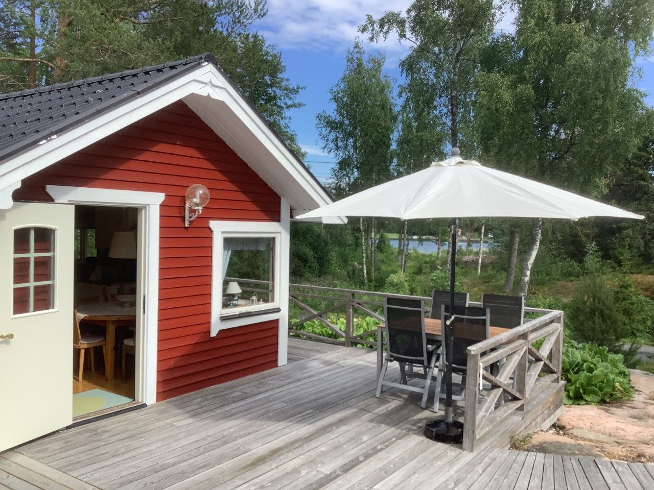 Stuga på östra gräsö med sjöutsikt