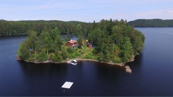 Bockön–Mieten Sie ihre eigene Insel im See Barken