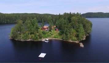 Bockön hyr en egen ö i sjön Barken Källsjö