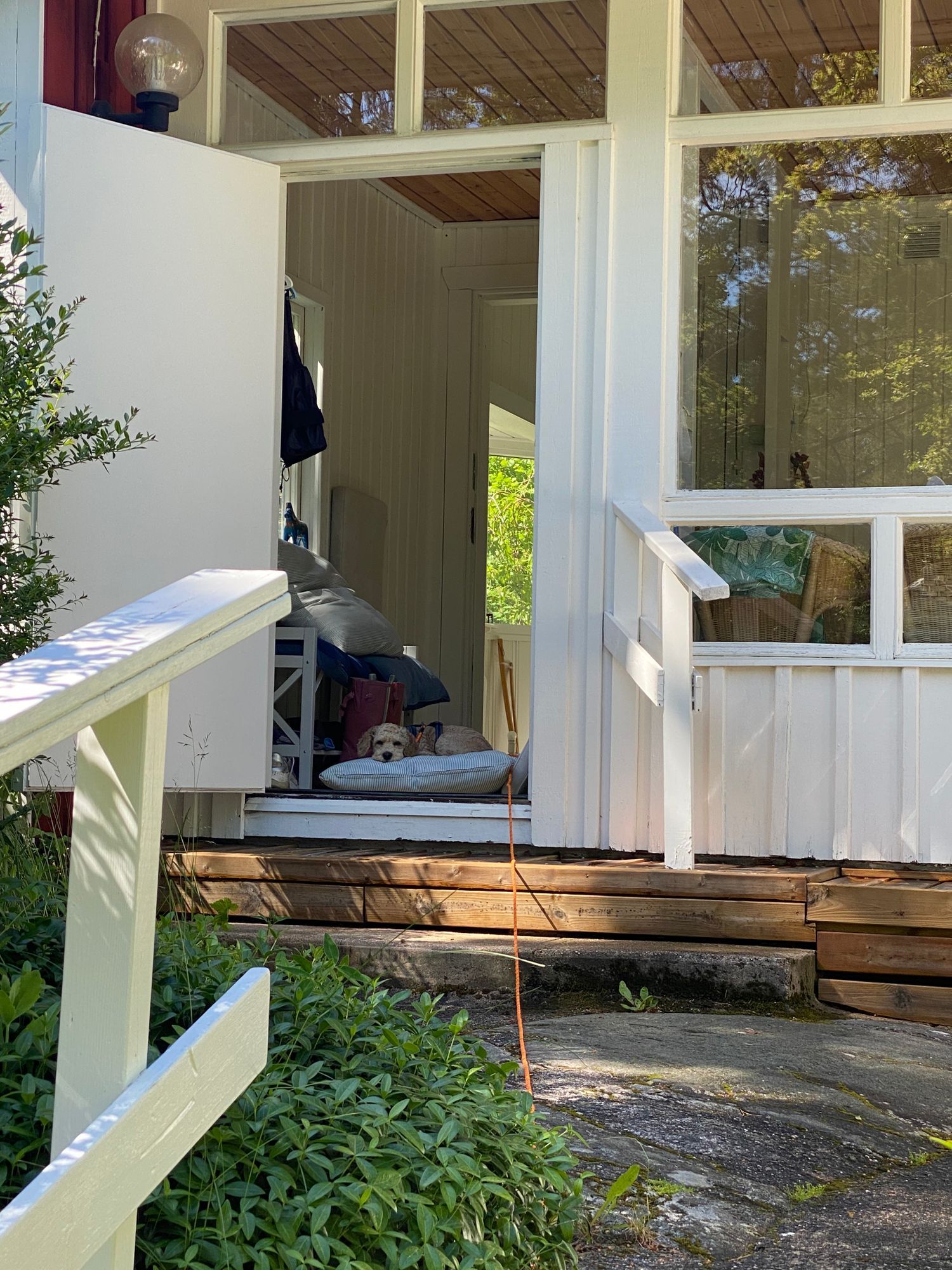 Sommarstuga nära badbrygga Vaxholm Rindö Stockholm – bild 6 av 24