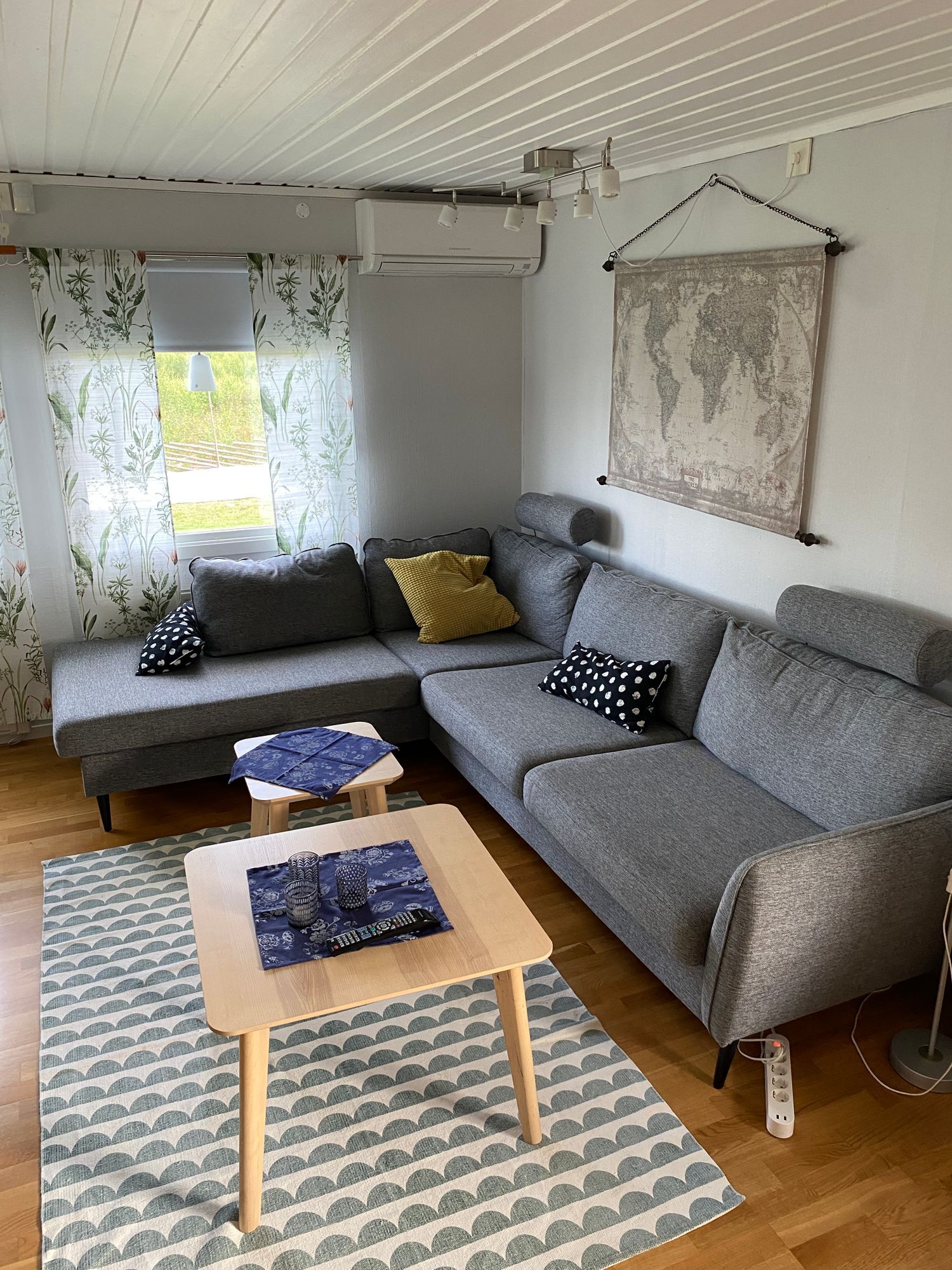 Sjönära stuga med spabad och brygga – bild 8 av 13