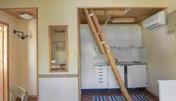 Mysig stuga med nyrenoverat sovrum nära Mälaren