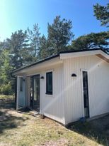 Stuga på Äspet med närhet till  sandstrand