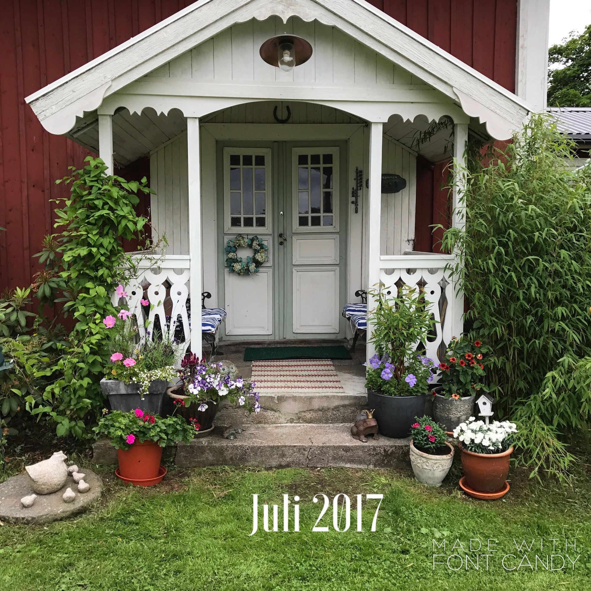 Liten röd stuga mellan två sjöar – bild 14 av 19