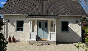 Mysigt gotlandhus med havsnära läge - nära Fårö