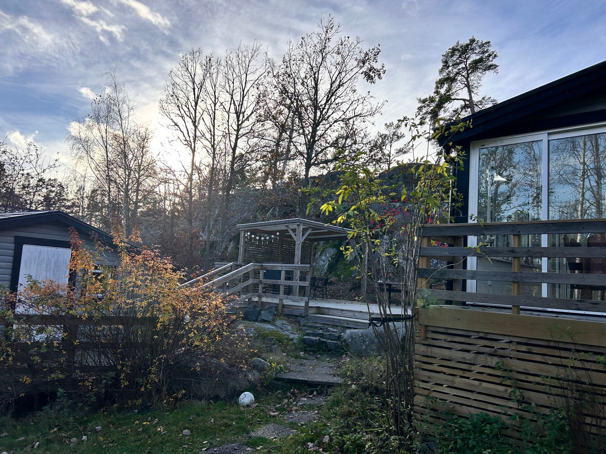 Strandnära stuga i naturskön miljö – bild 6 av 24