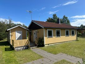 Strandnära stuga i Mellbystrand med inglasad altan
