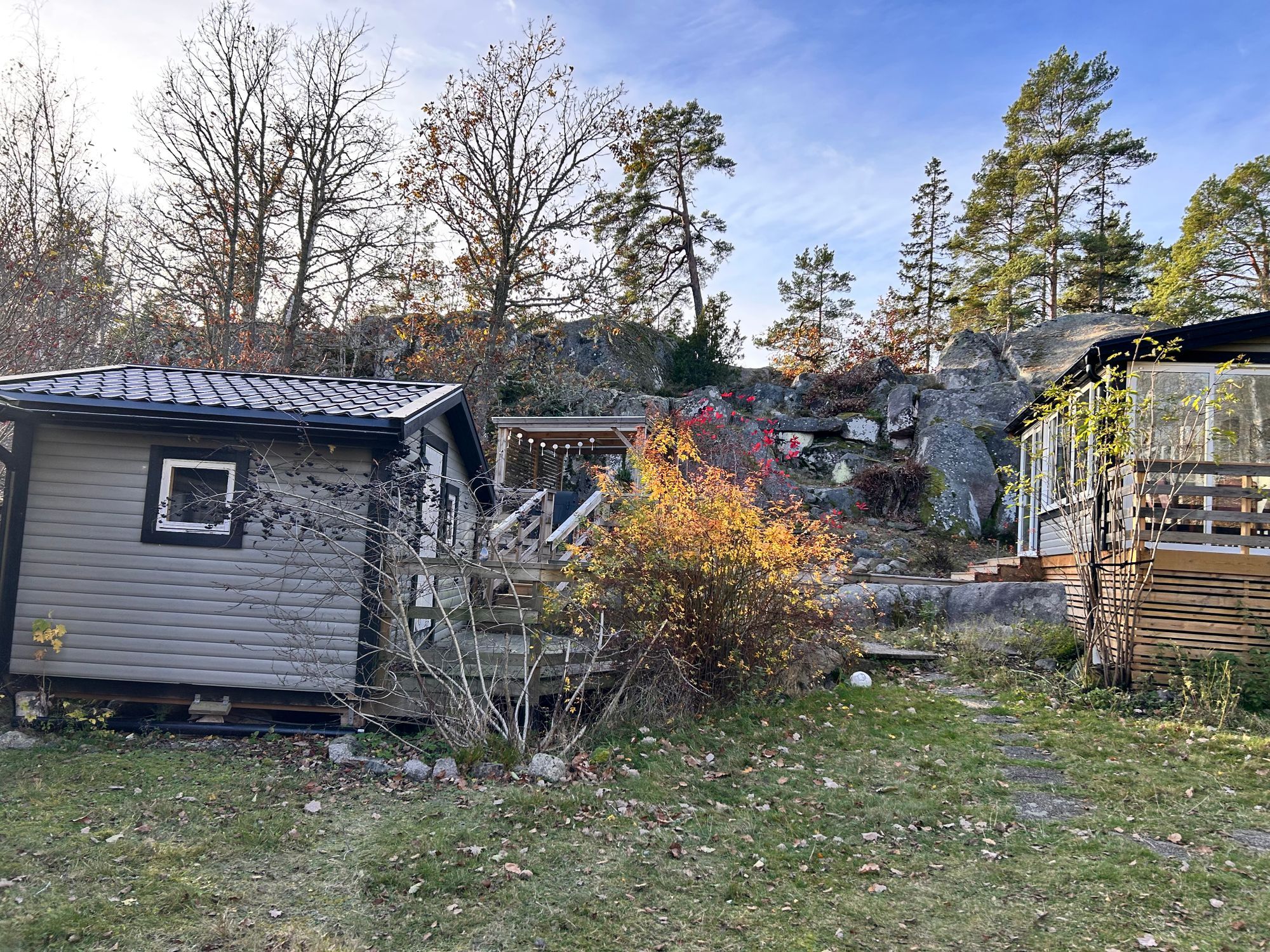 Strandnära stuga i naturskön miljö – bild 12 av 24