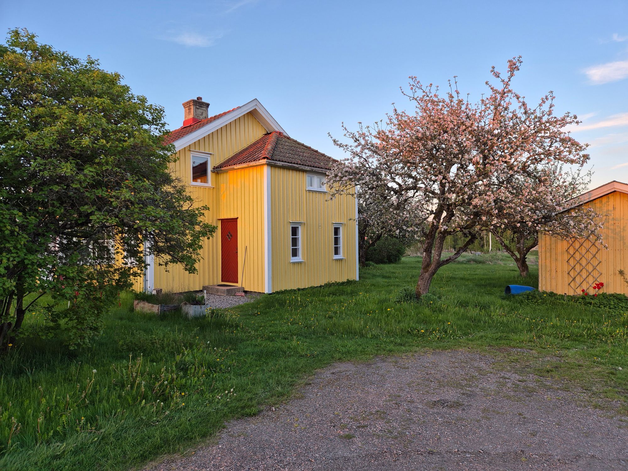 Charmiga Änglagård i Vänga – bild 2 av 24