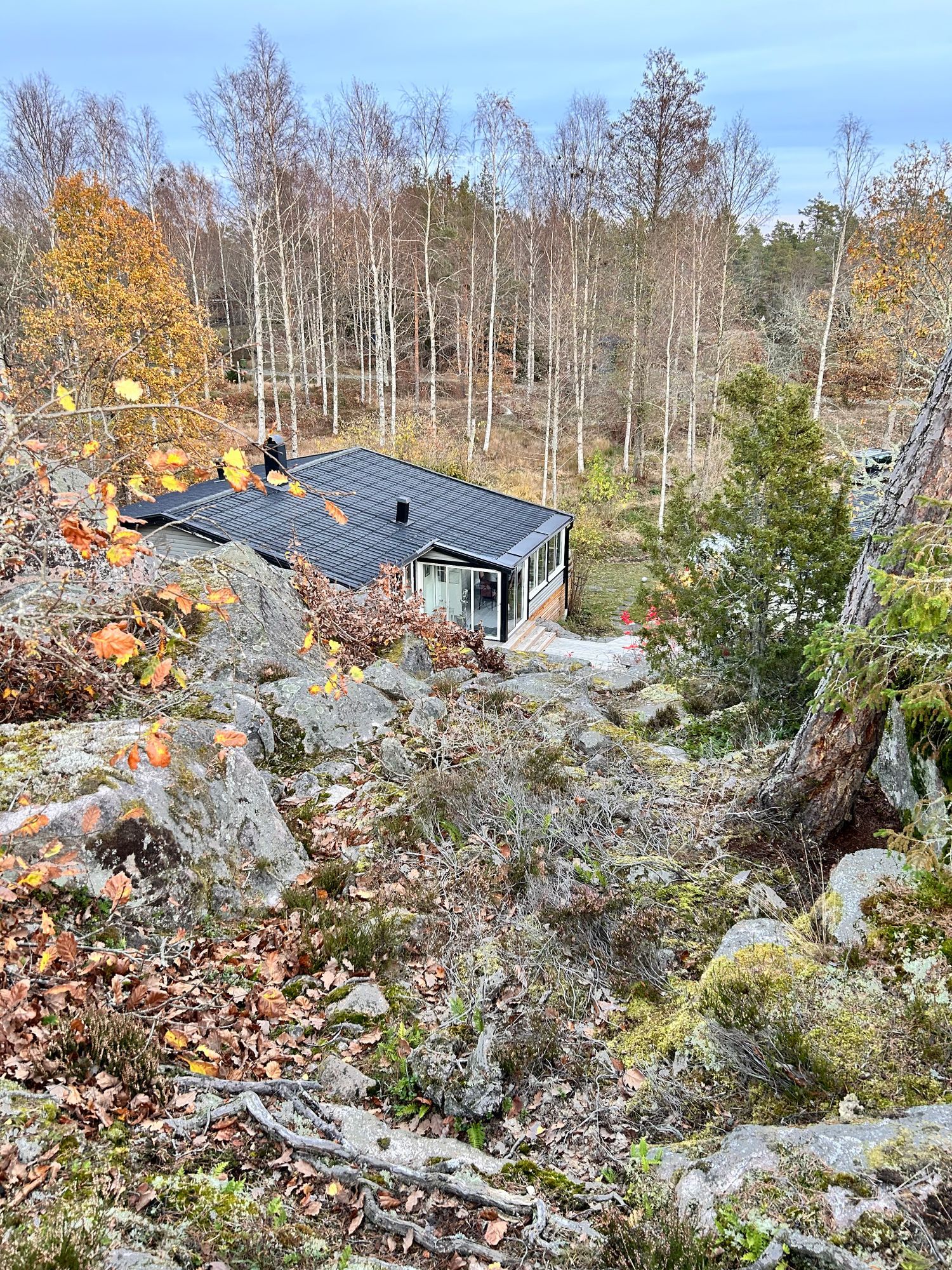 Strandnära stuga i naturskön miljö – bild 3 av 24