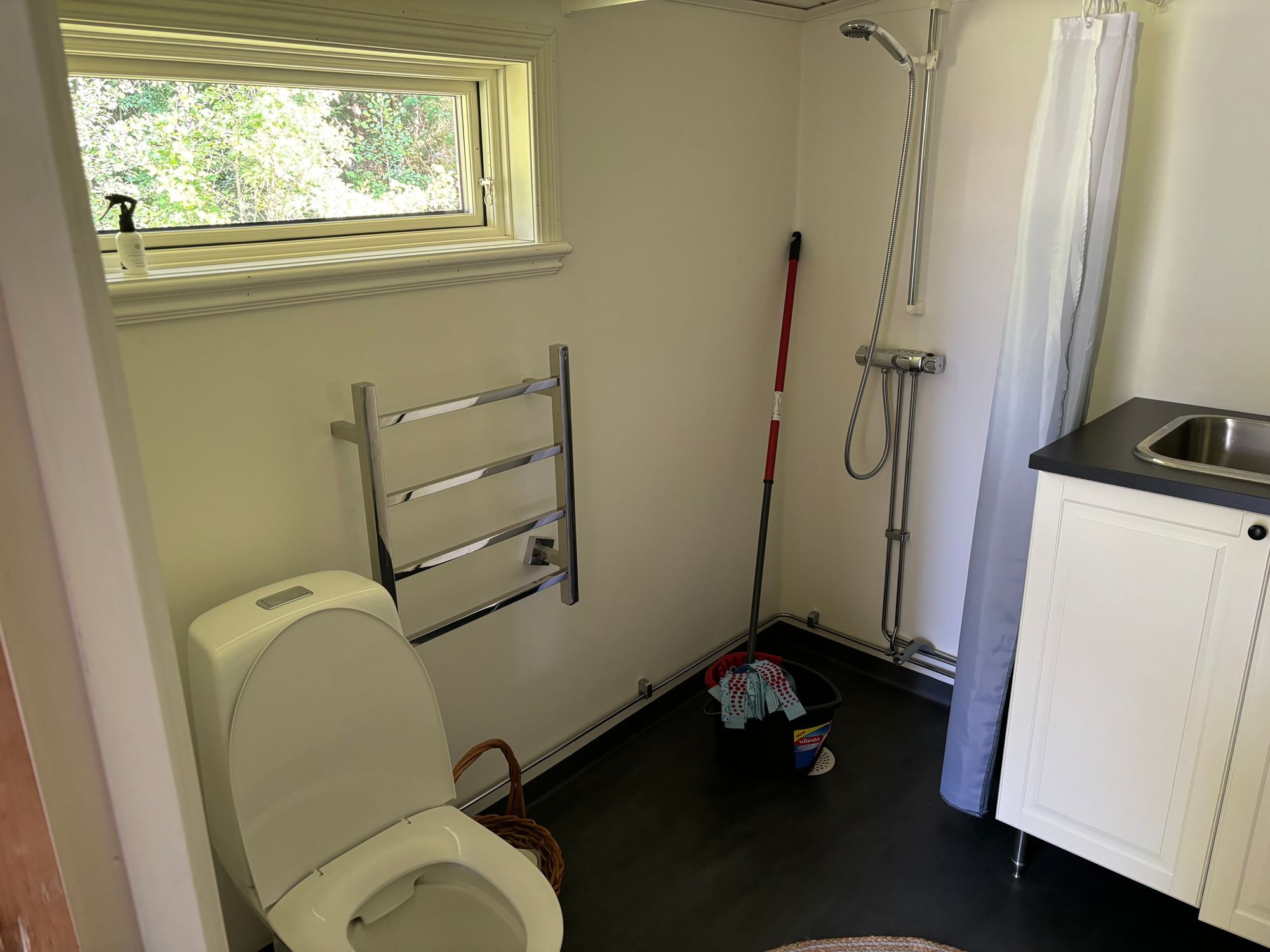 Stuga med närhet till vandring, bad & fiske. – bild 22 av 24