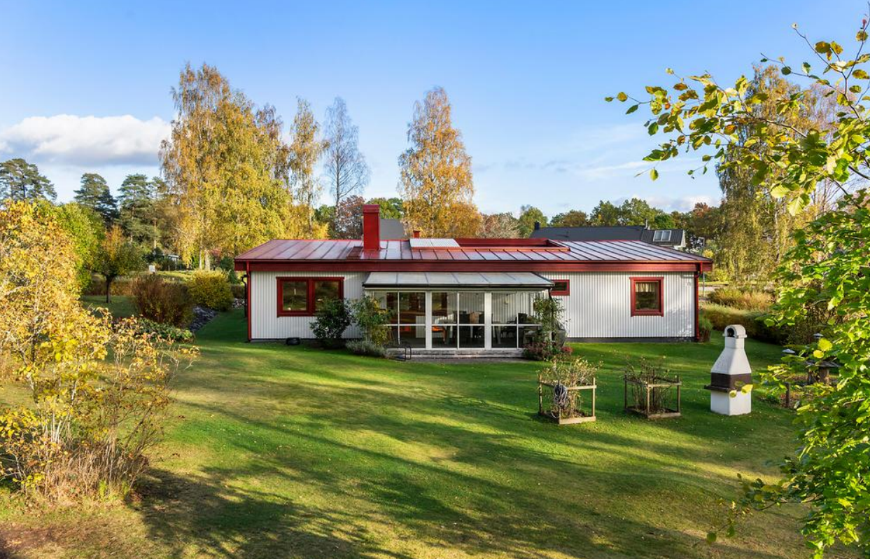 Generös enplansvilla med bad, fiske och skog – bild 19 av 20