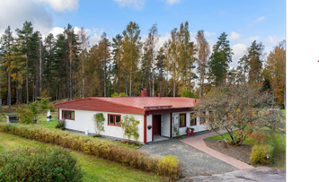 Generös enplansvilla med bad, fiske och skog