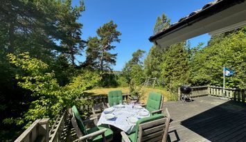 Hus i Västergarn invid Kronholmens GK, nära Tofta