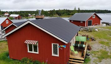 Enkel stuga vid havet