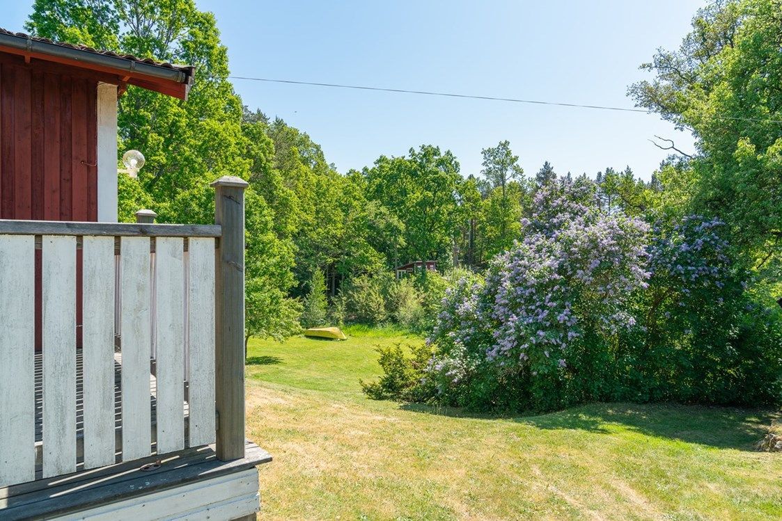 Modernt fritidshus med egen brygga vid havet – bild 13 av 21